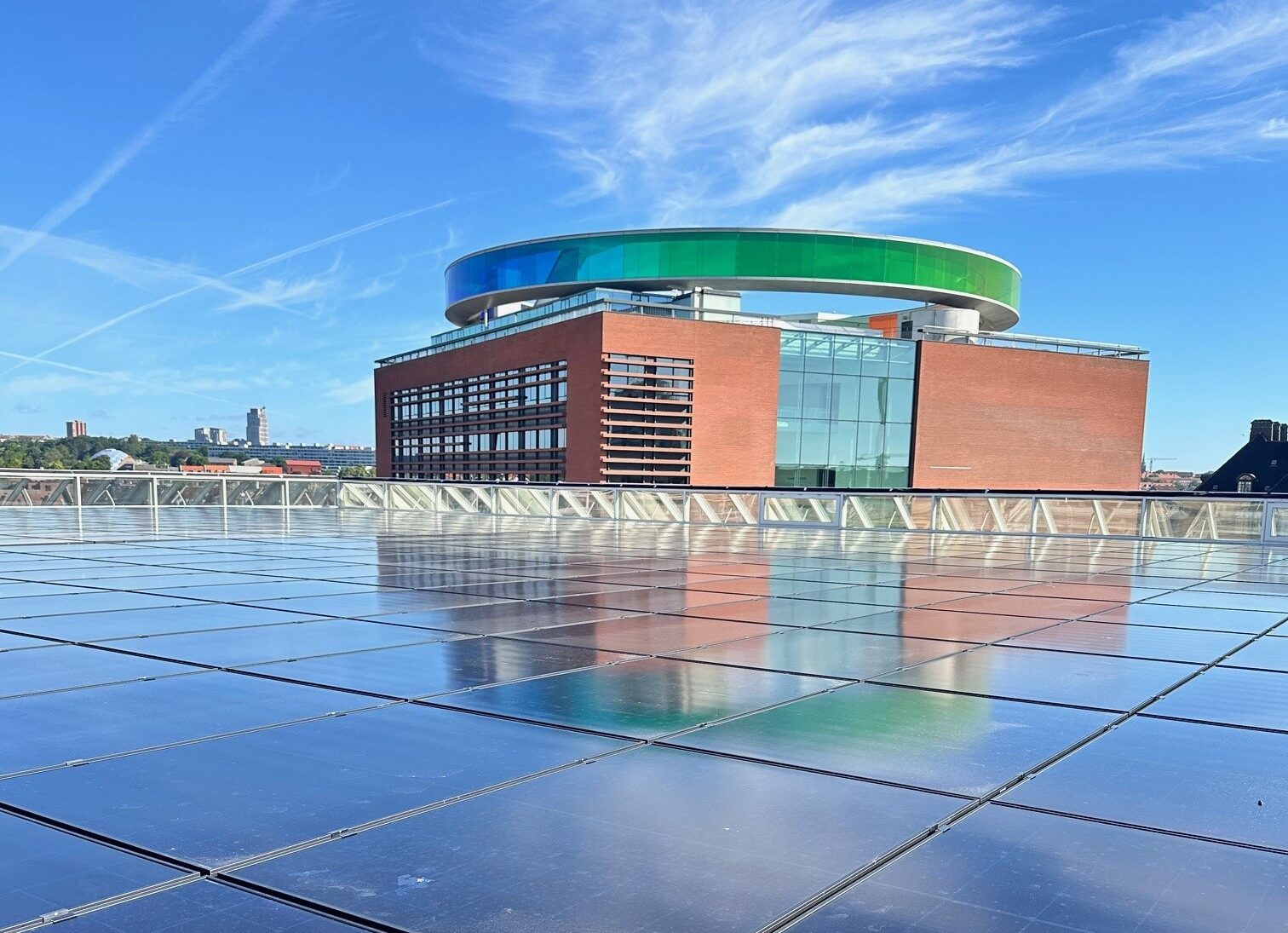 Solcelleanlæg på Musikhuset Aarhus — 356 kWp på et af byens vartegn.
